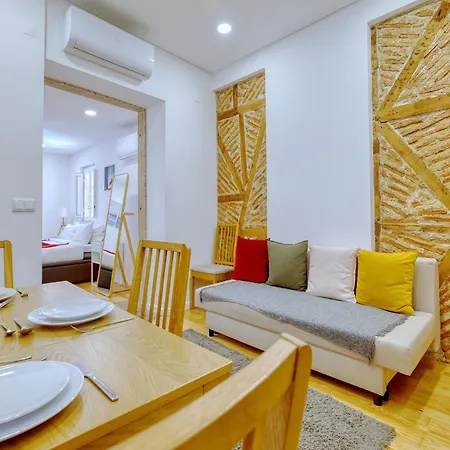 Апартаменты Downtown Retreat