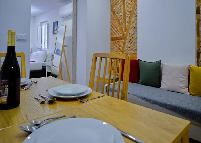 Апартаменти Downtown Retreat