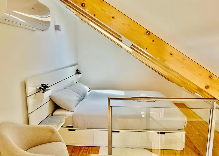 Апартаменти Downtown Retreat *