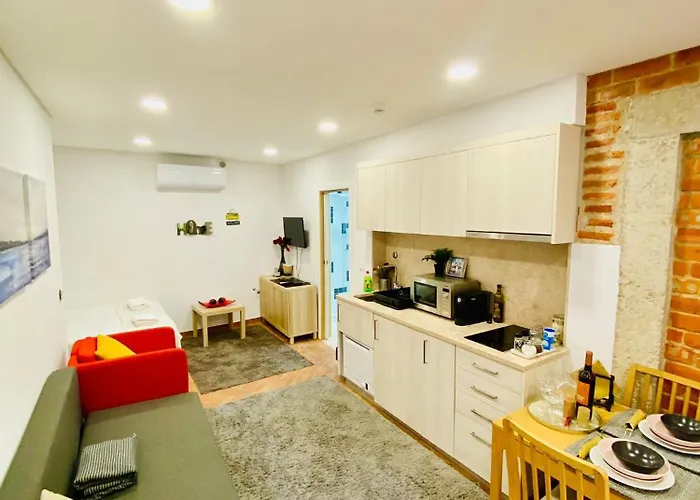 Апартаменти Downtown Retreat