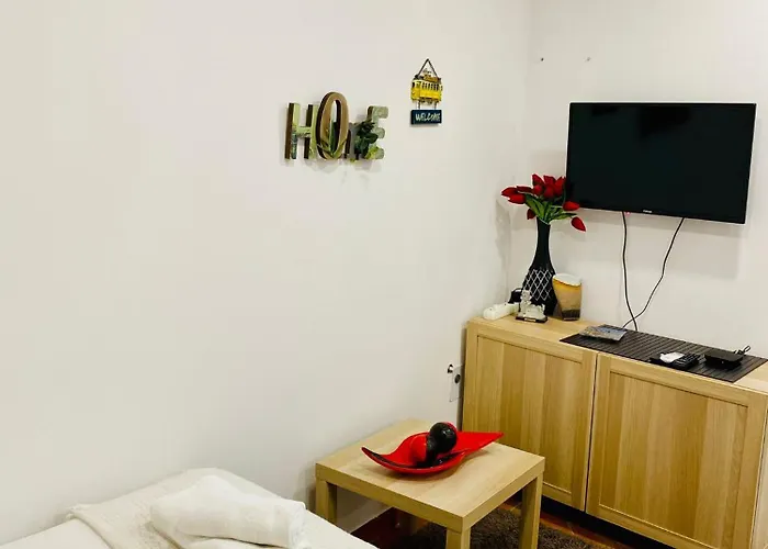 Апартаменти Downtown Retreat *