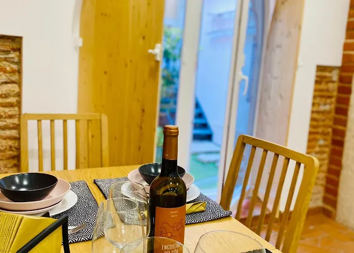 Апартаменти Downtown Retreat *