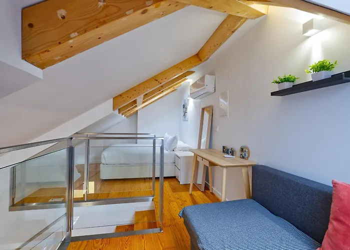 Апартаменти Downtown Retreat *