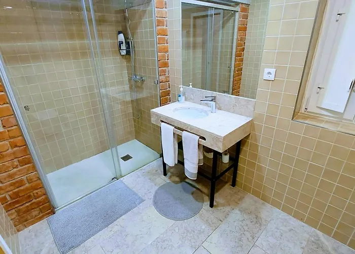 Апартаменти Downtown Retreat *